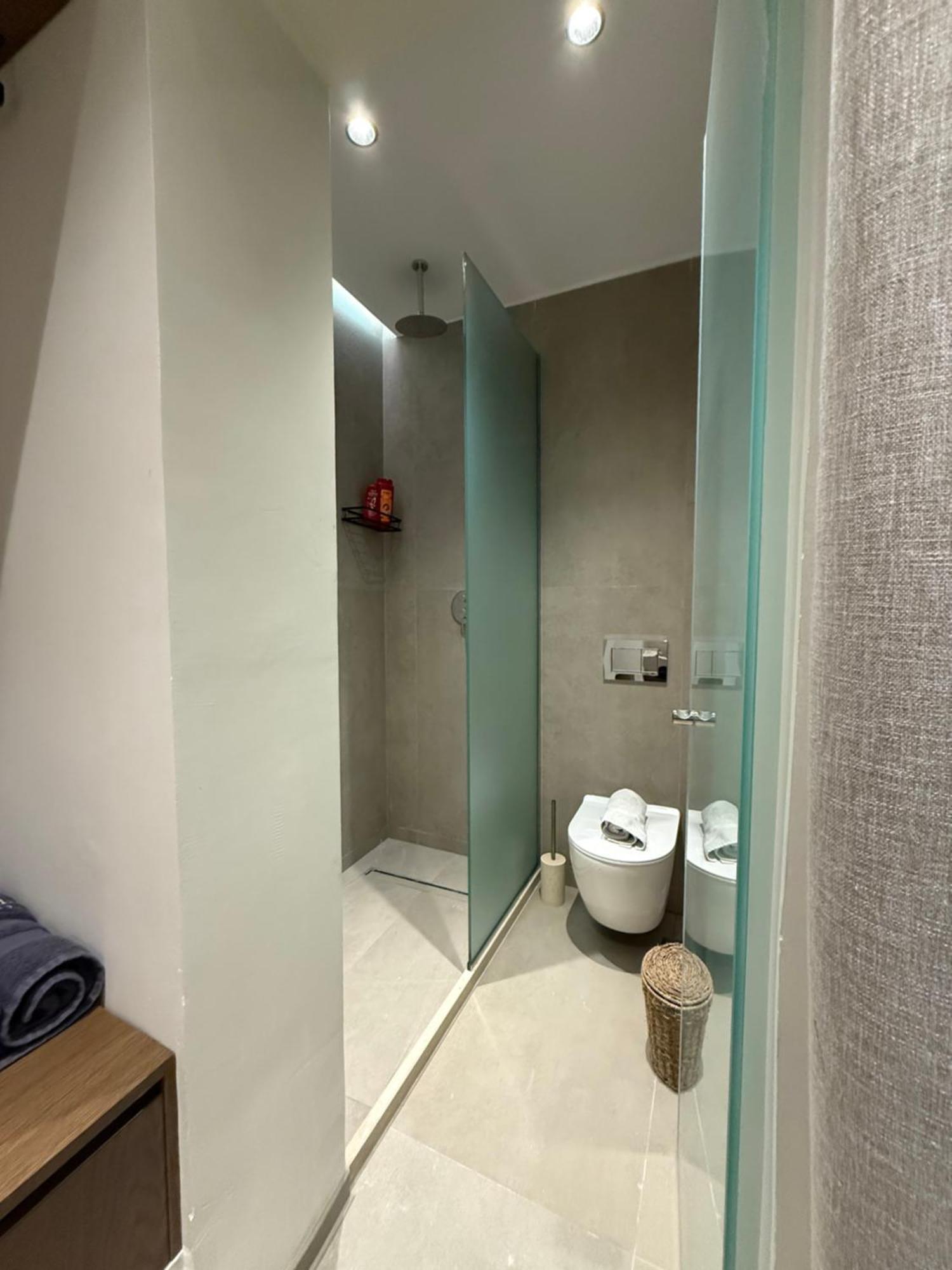 Erasmia Beachside Apartment *